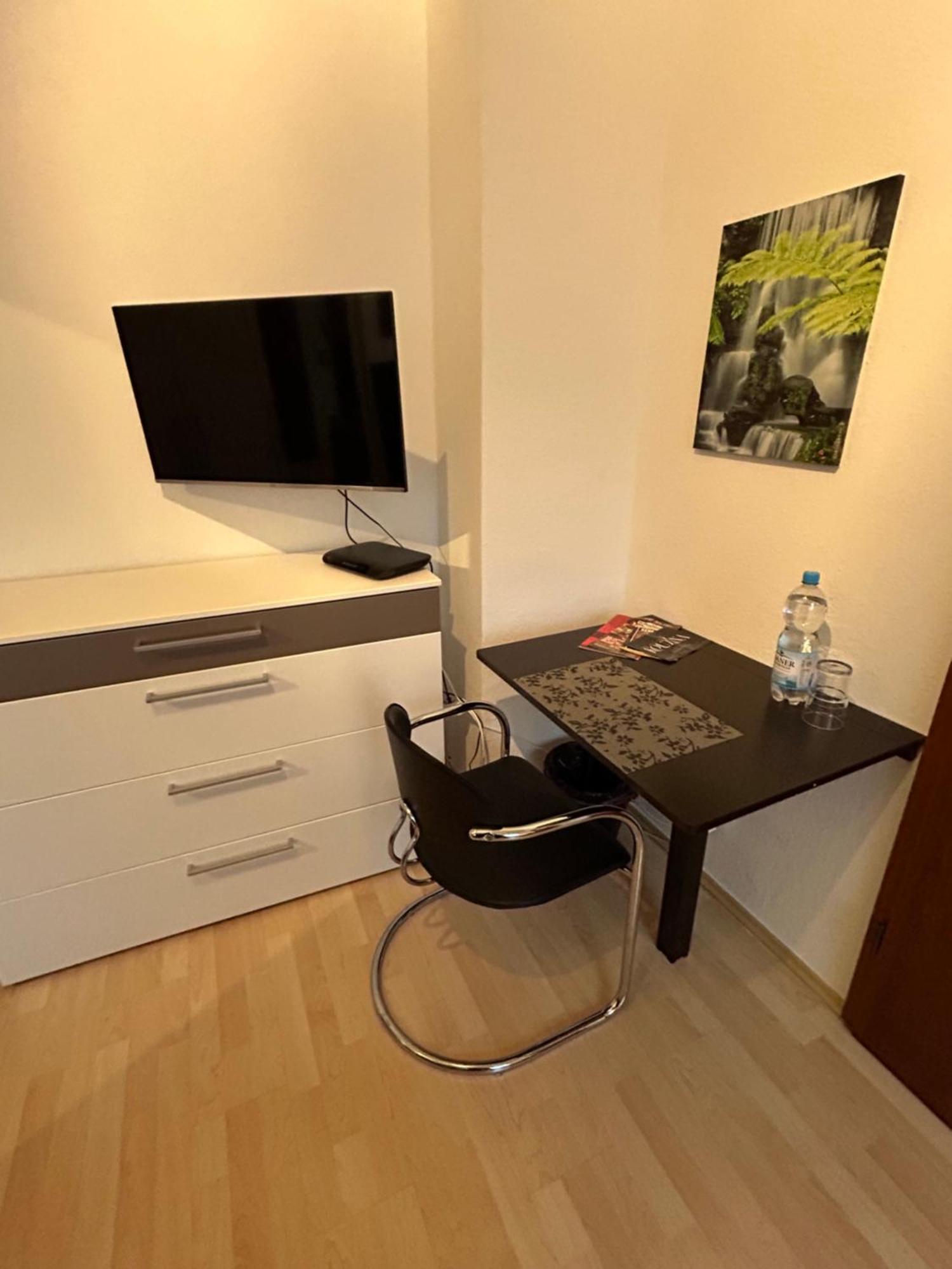 Privatzimmer Haus Gruenewald Solingen Esterno foto